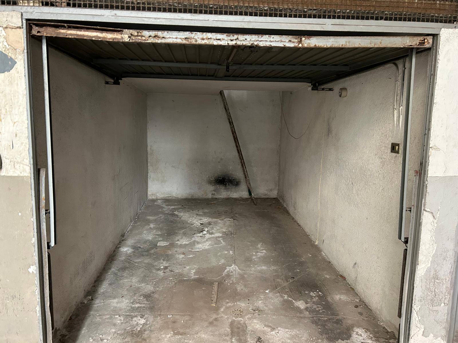 BOX GARAGE in vendita a Palermo, Libert