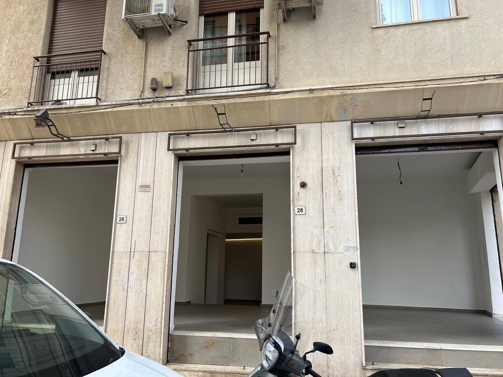 Locale commerciale in affitto a Palermo, Libert