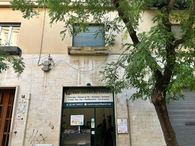 Locale commerciale in affitto a Palermo, Libert