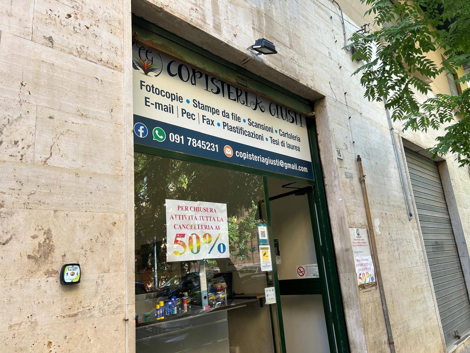 Locale commerciale in affitto a Palermo, Libert
