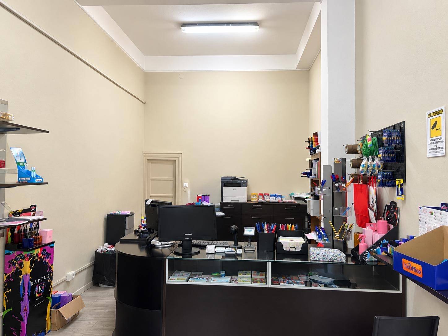 Locale commerciale in affitto a Palermo, Libert