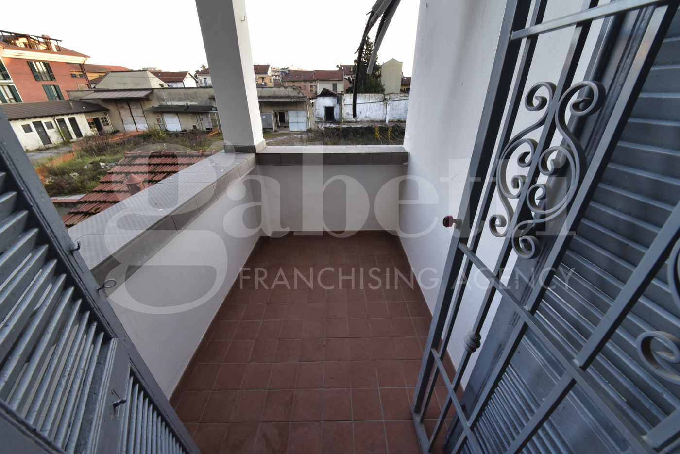 Trilocale ristrutturato a Monza