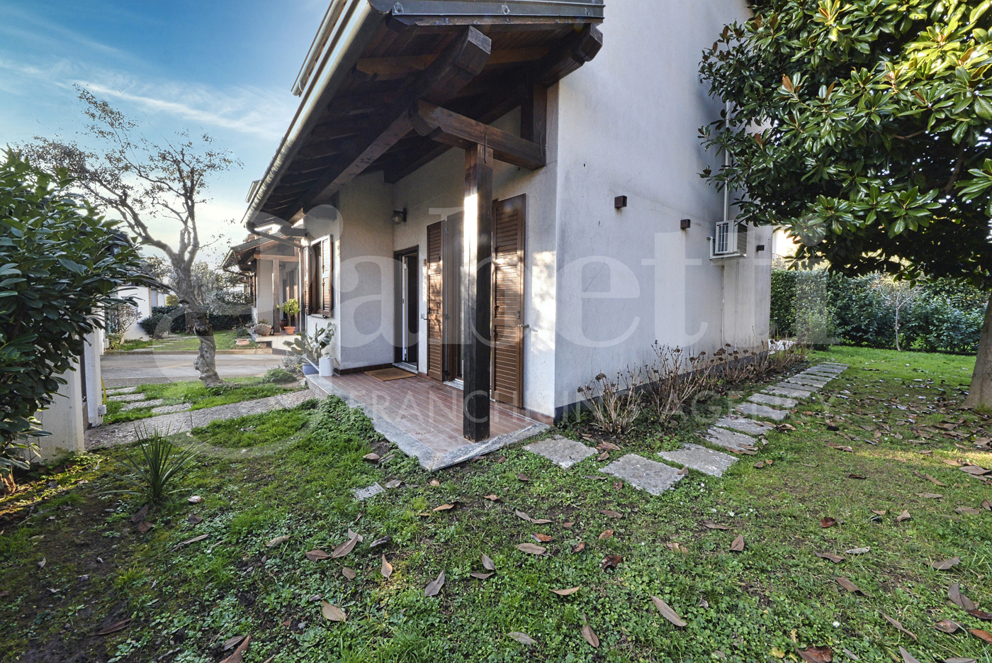 Villa con giardino a Biassono