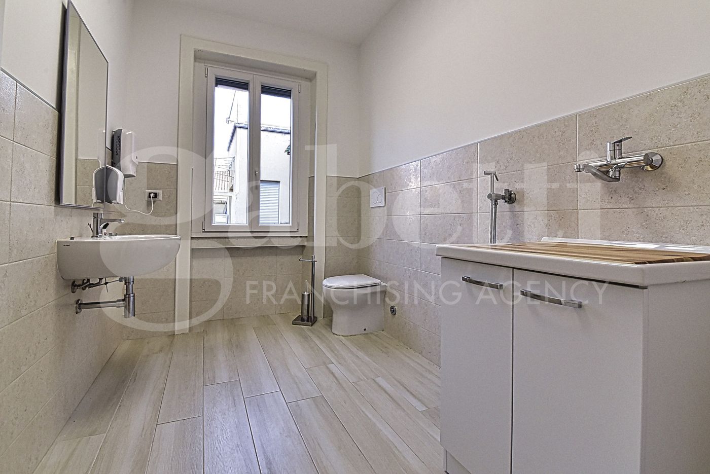 Ufficio ristrutturato a Monza