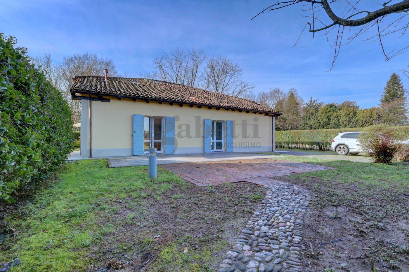 Villa con giardino a Modena