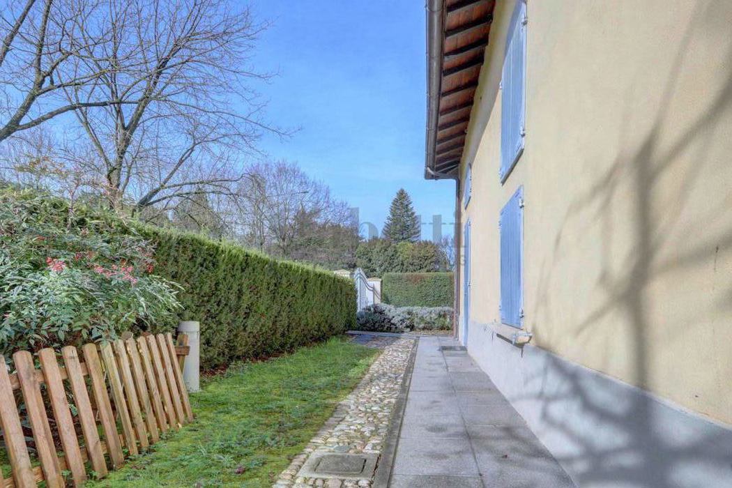 Villa con giardino a Modena