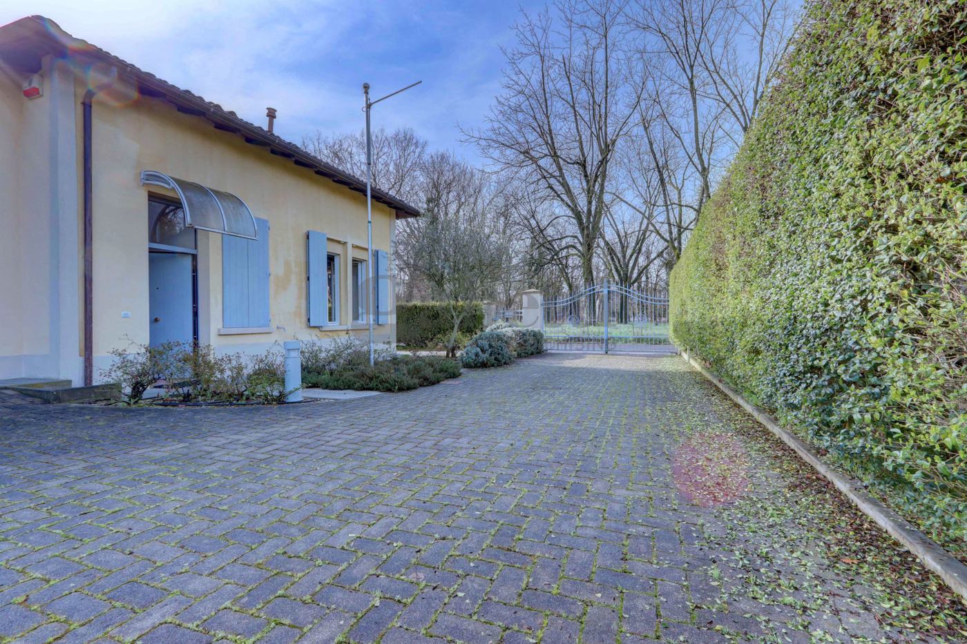 Villa con giardino a Modena