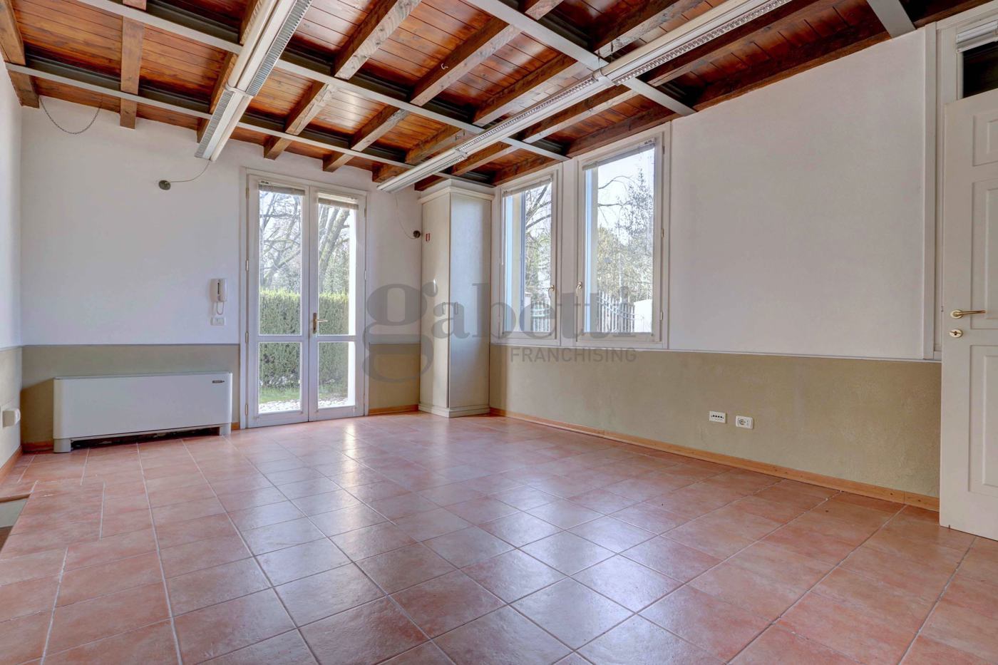 Villa con giardino a Modena