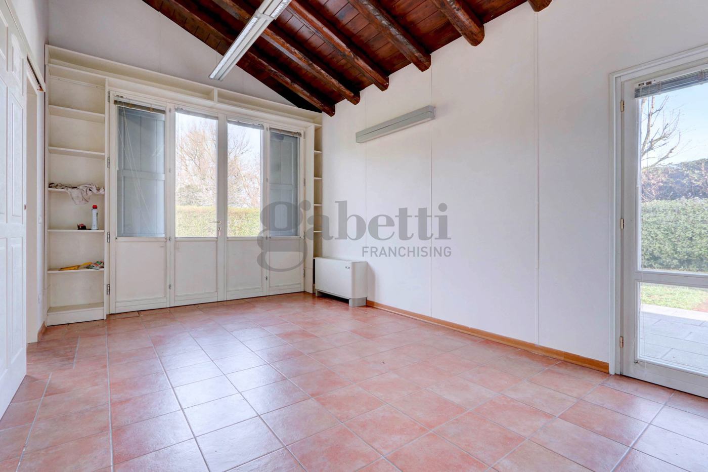 Villa con giardino a Modena