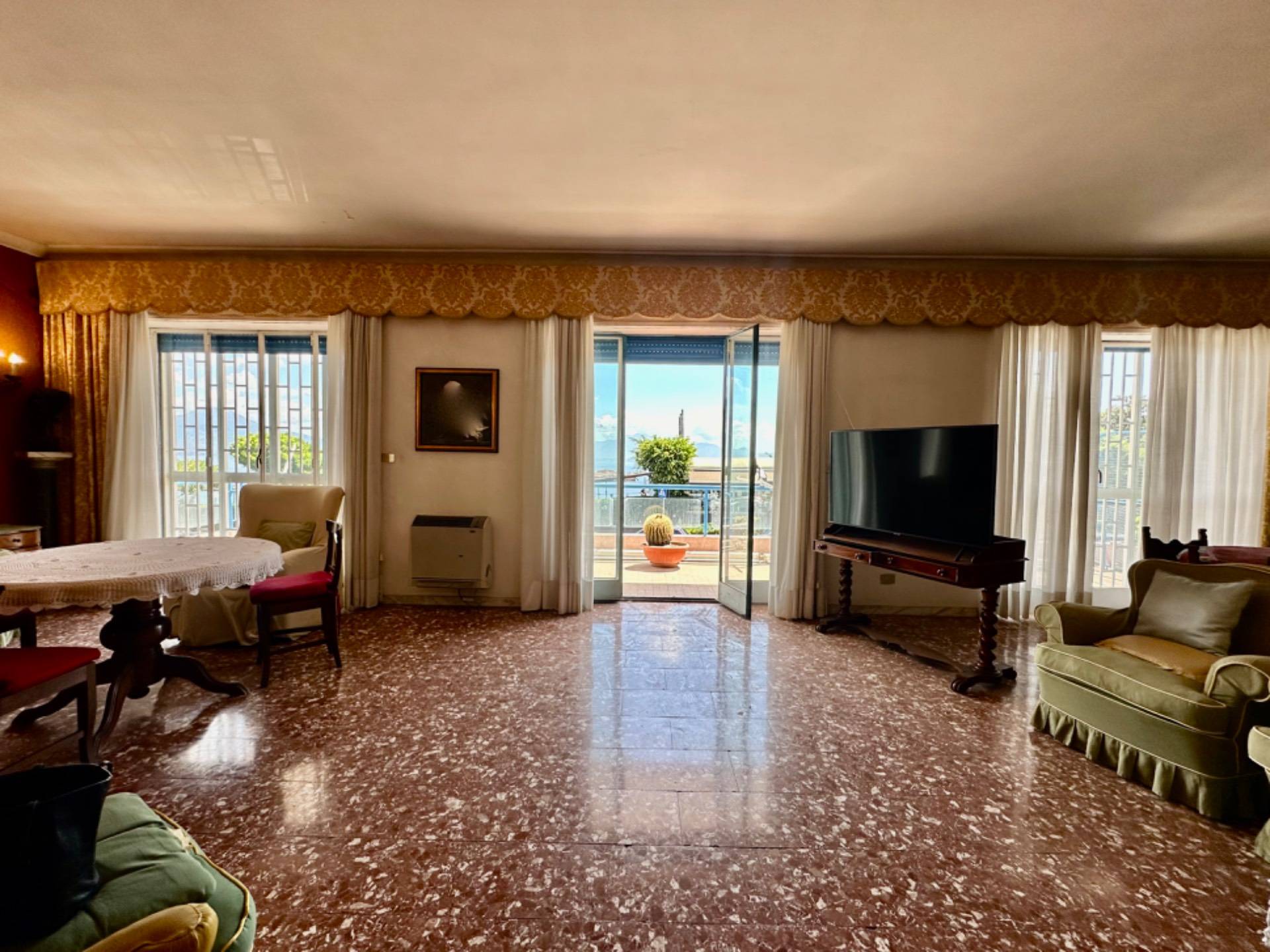 Appartamento con terrazzo, Napoli posillipo