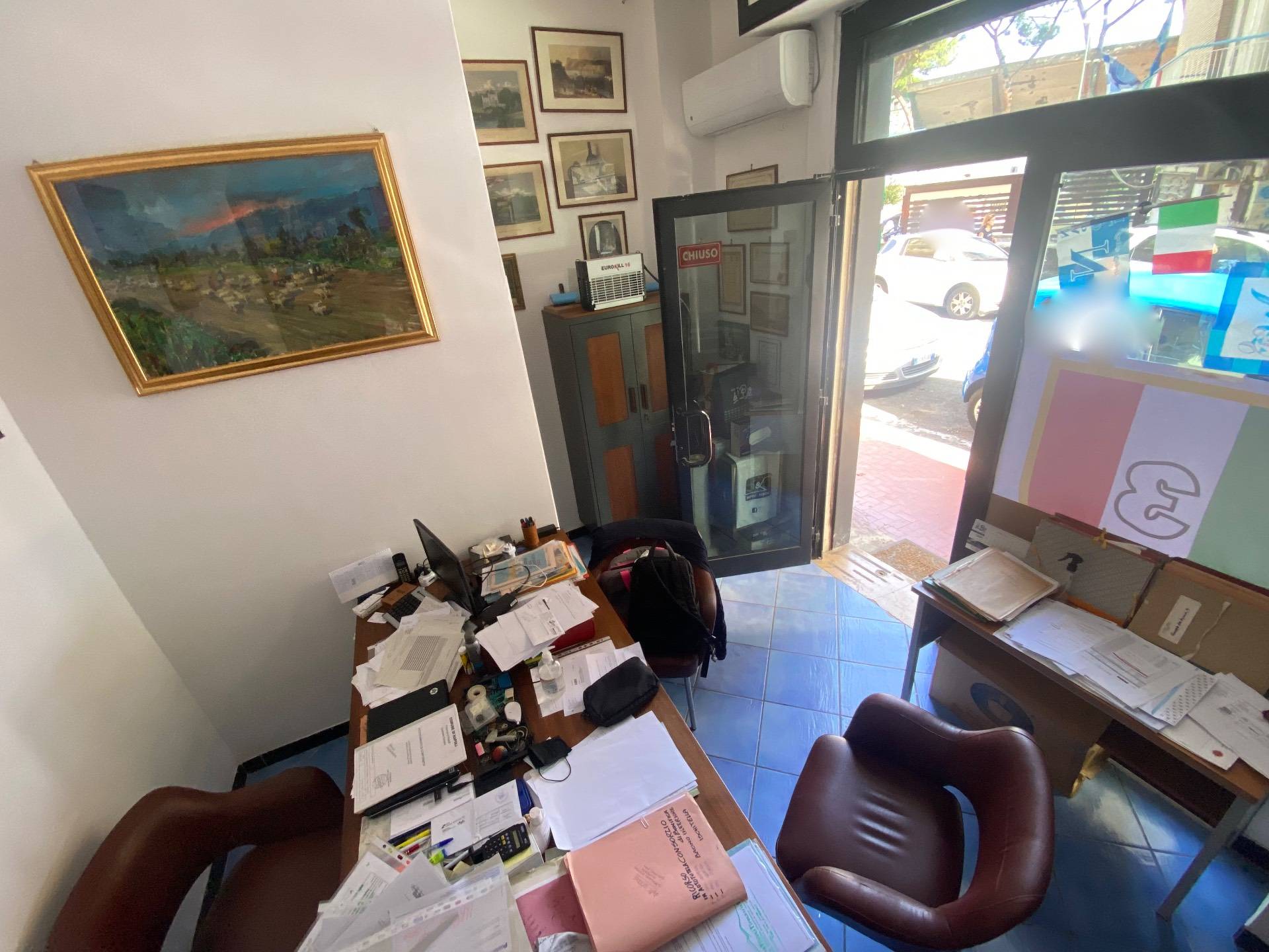 Locale commerciale in vendita a Napoli, Vomero