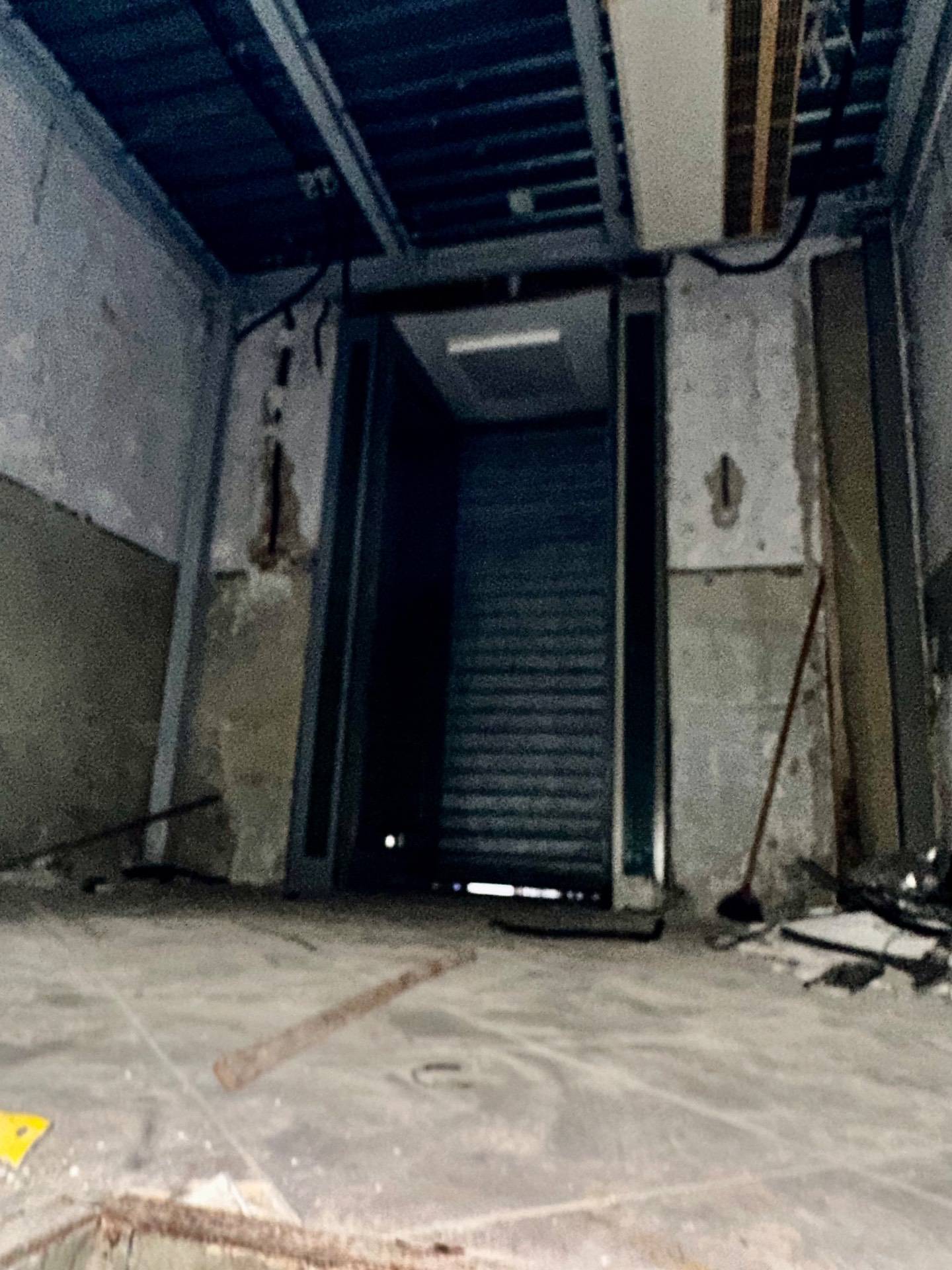 Locale commerciale in affitto a Napoli, Vomero