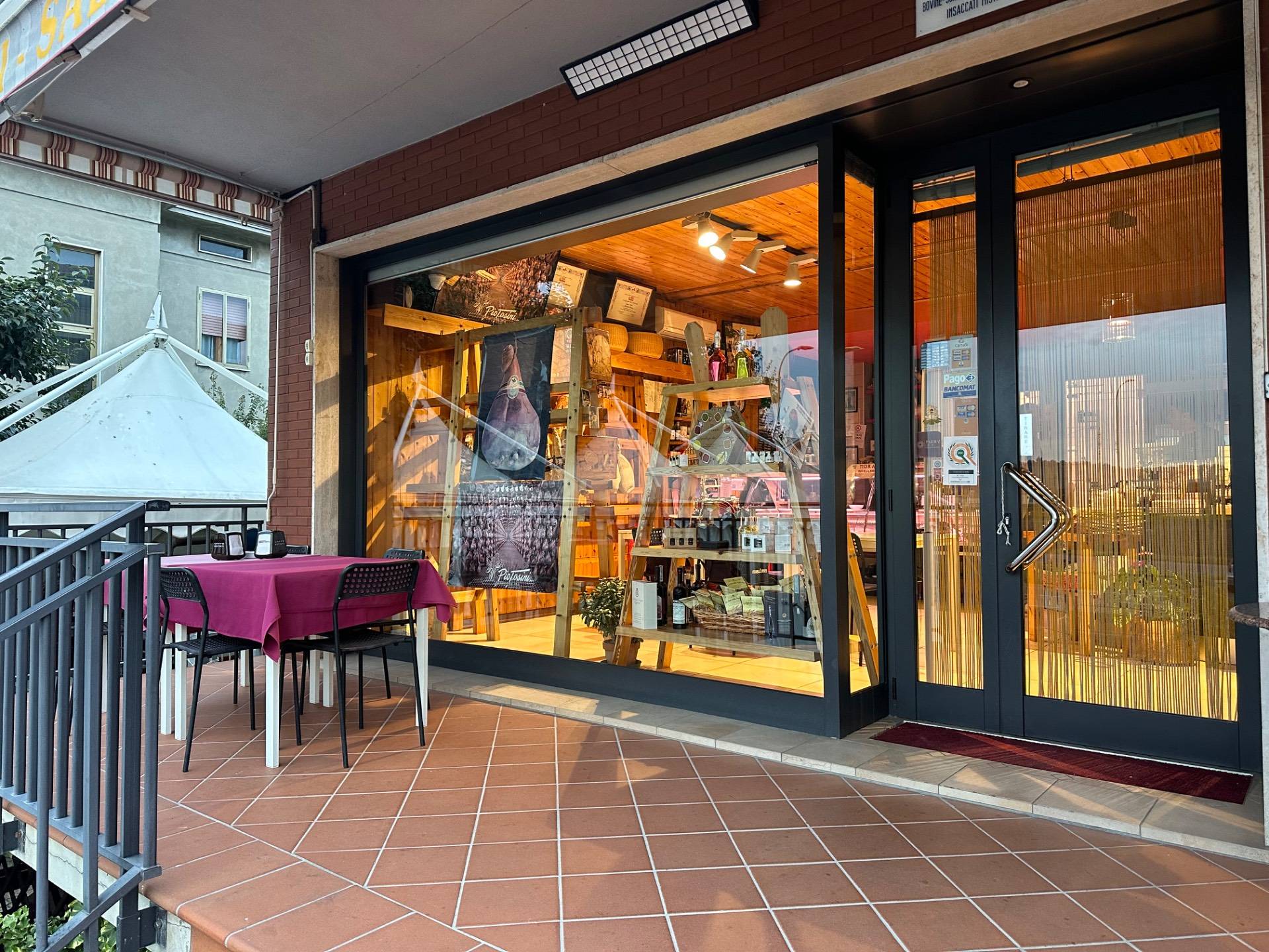 Locale Commerciale in vendita a Langhirano, Pilastro