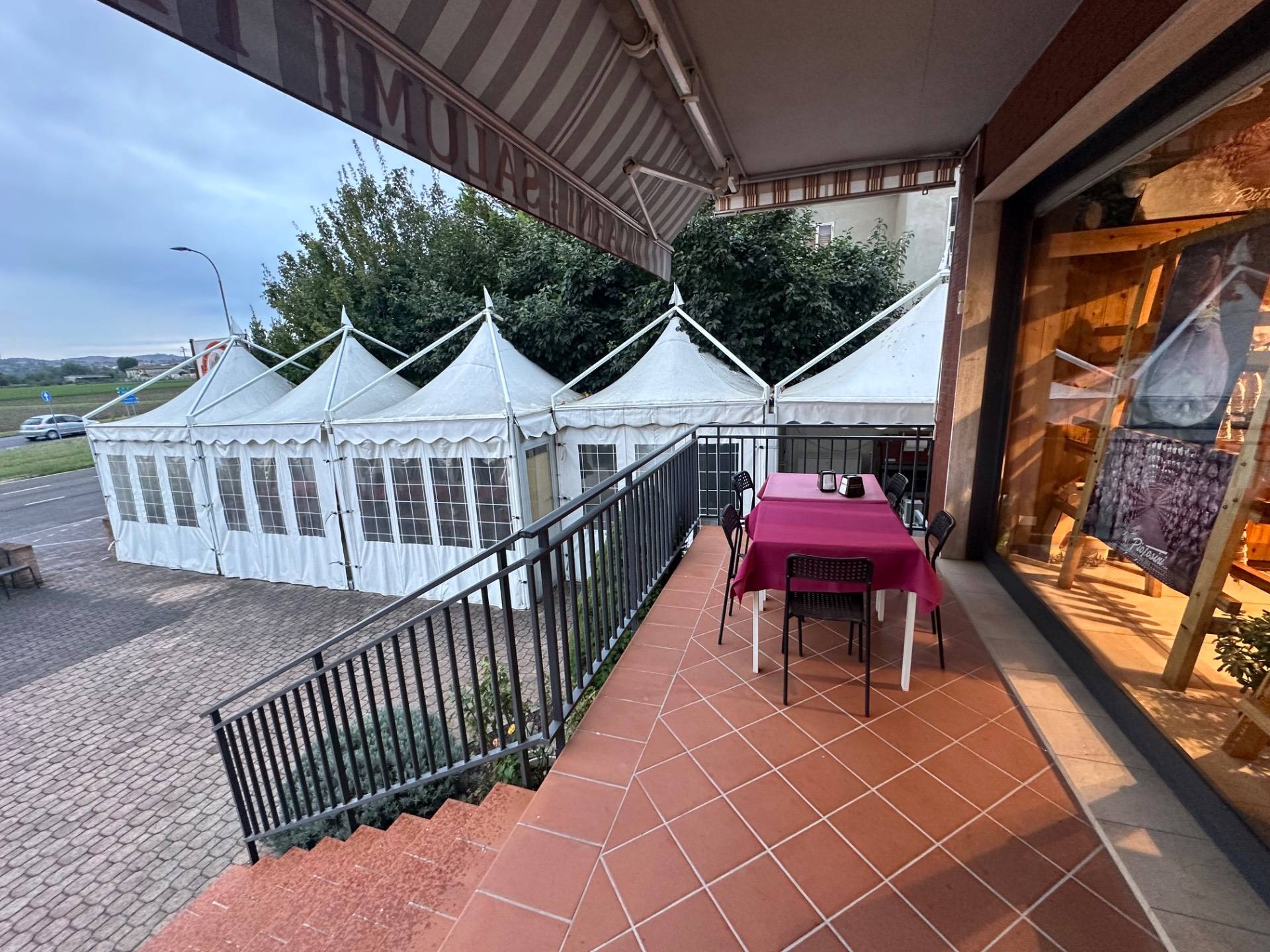 Locale Commerciale in vendita a Langhirano, Pilastro