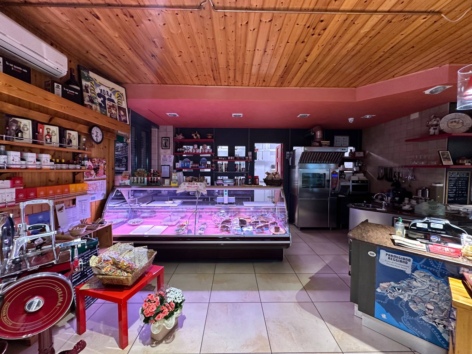 Locale Commerciale in vendita a Langhirano, Pilastro