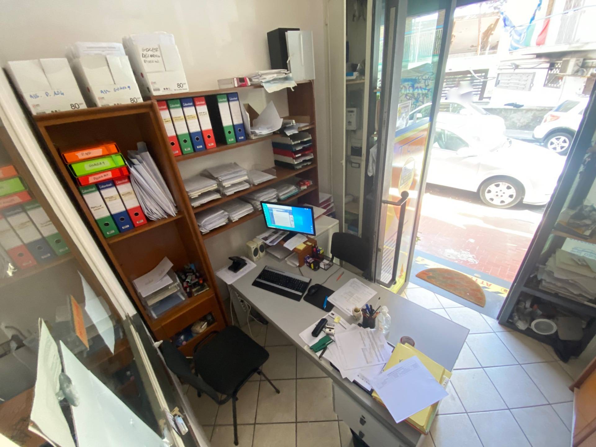 Locale commerciale in vendita a Napoli, Vomero