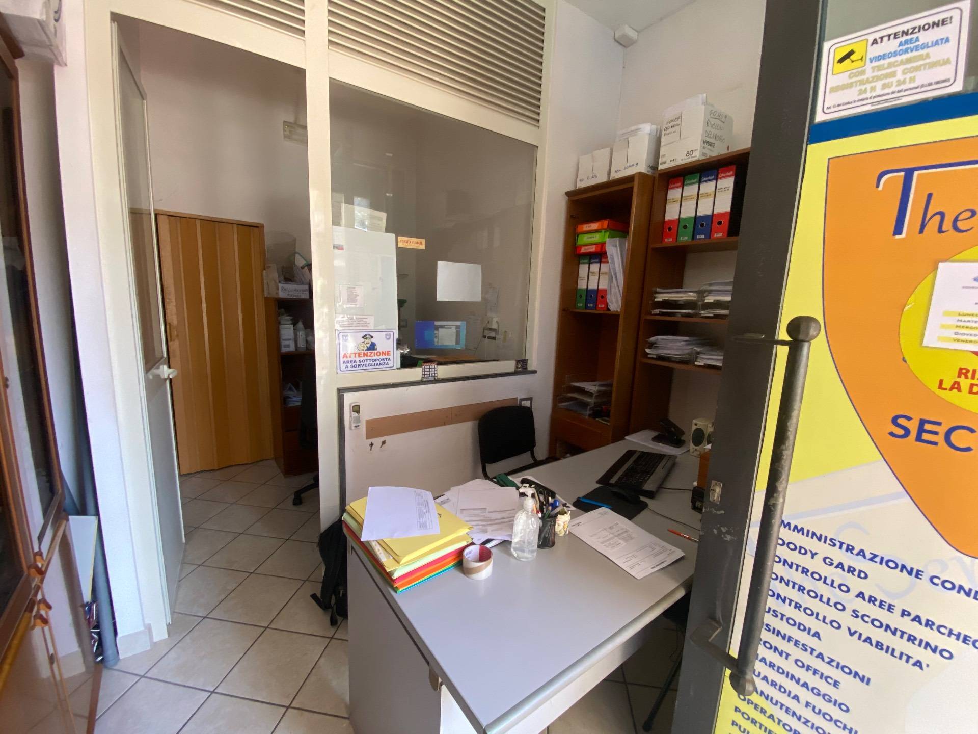 Locale commerciale in vendita a Napoli, Vomero