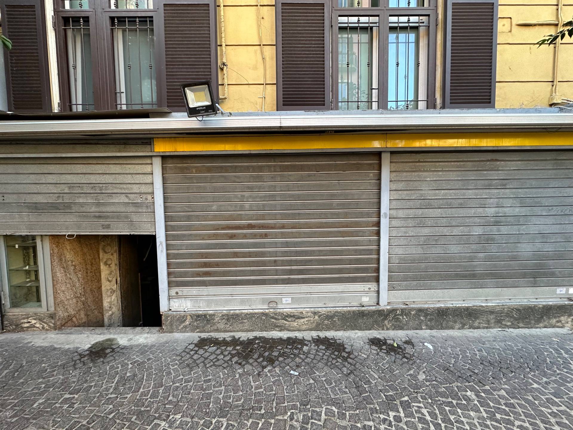 Locale commerciale in vendita a Napoli, Vomero