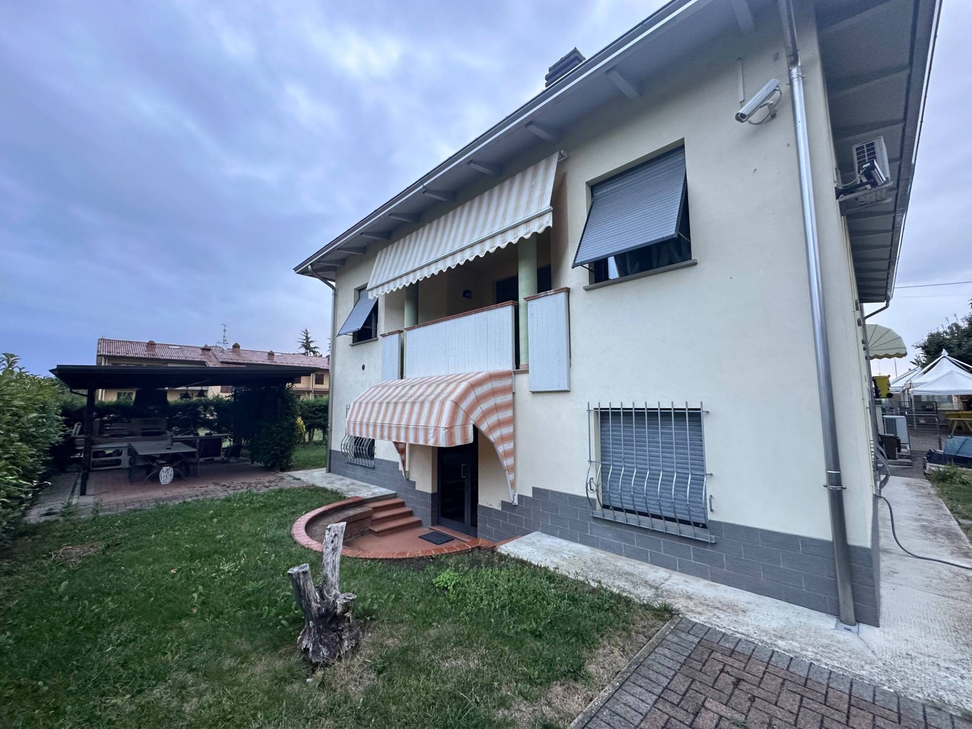 Villa in vendita a Langhirano, Pilastro
