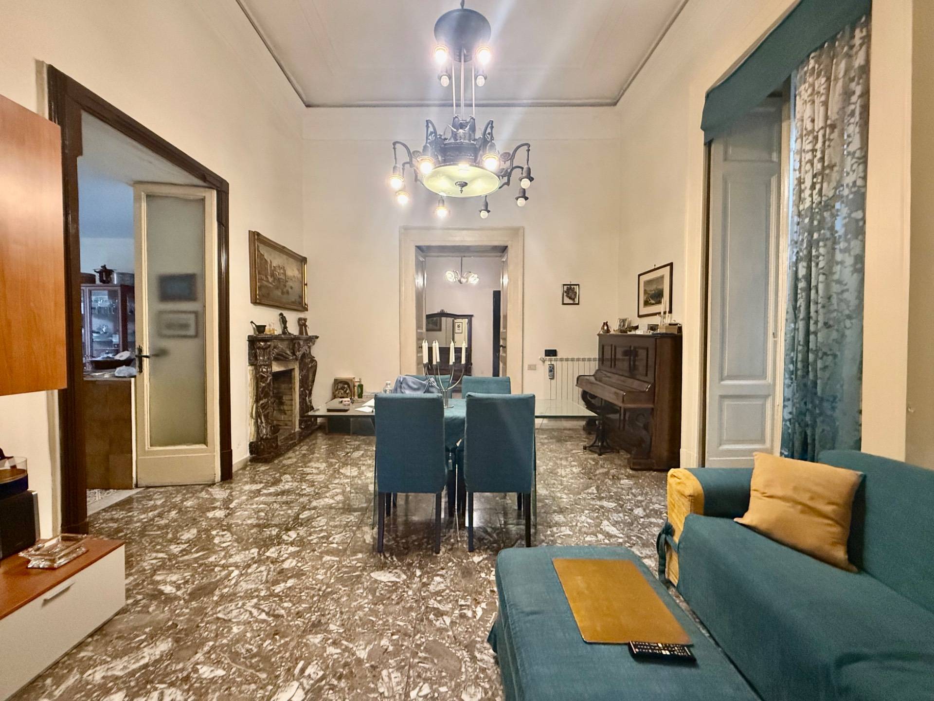 Appartamento in vendita a Napoli, Avvocata