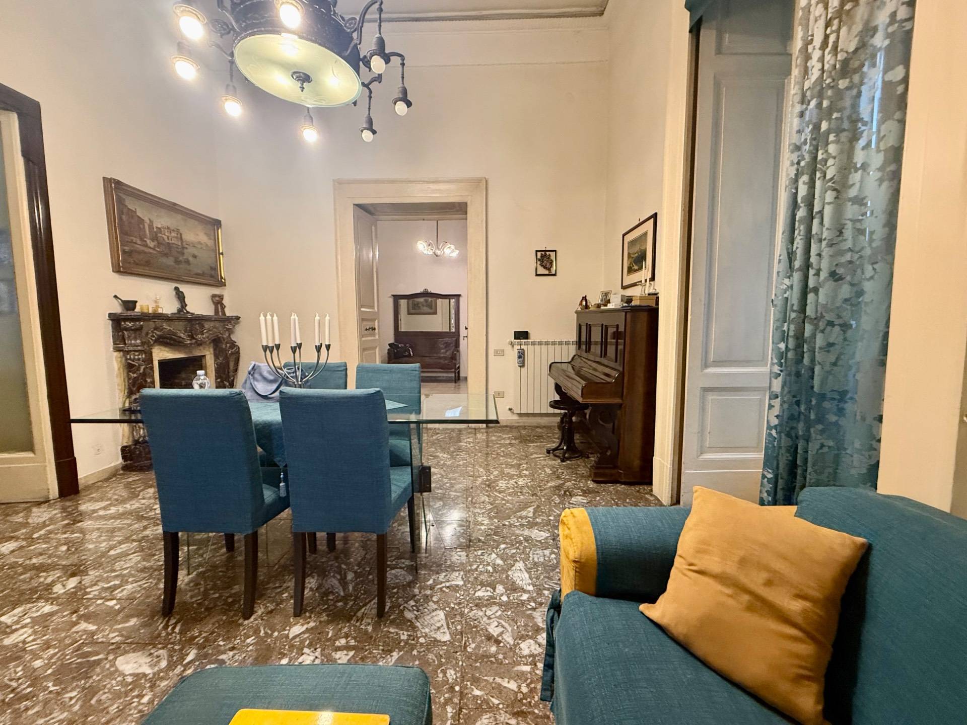 Appartamento in vendita a Napoli, Avvocata