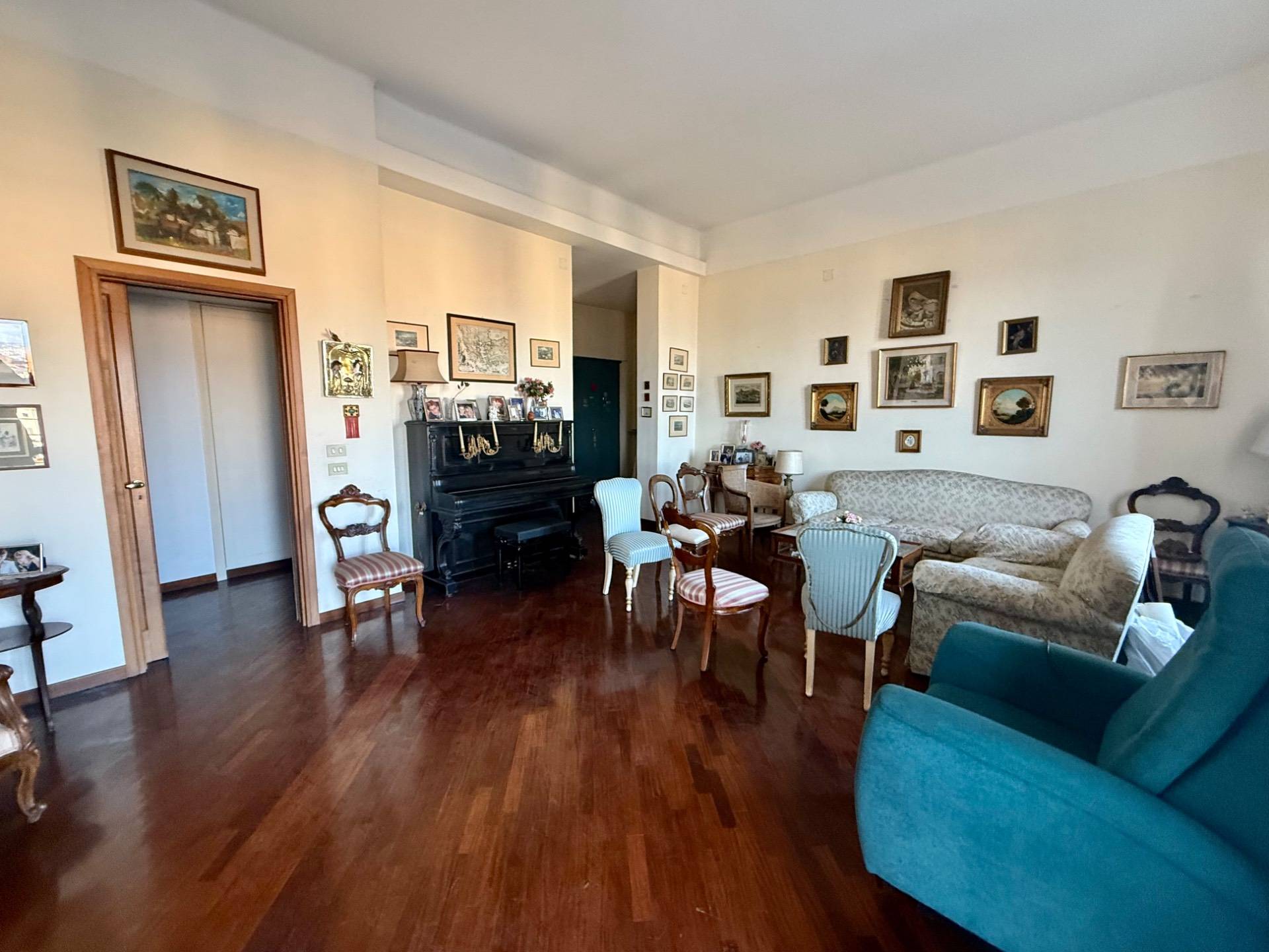 Appartamento in vendita a Napoli, Chiaia