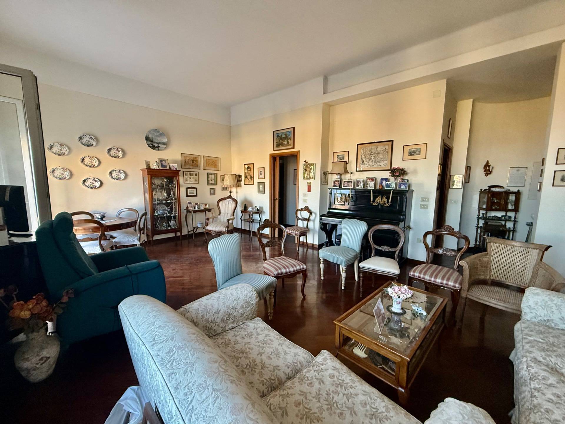 Appartamento in vendita a Napoli, Chiaia