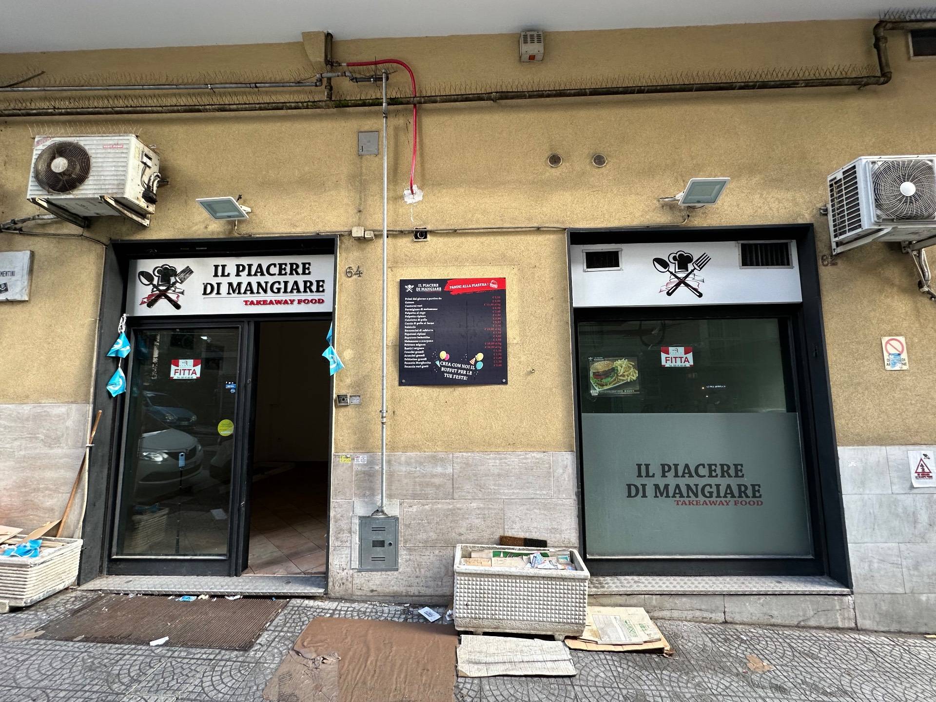 Locale commerciale in affitto a Napoli, Vomero Alto