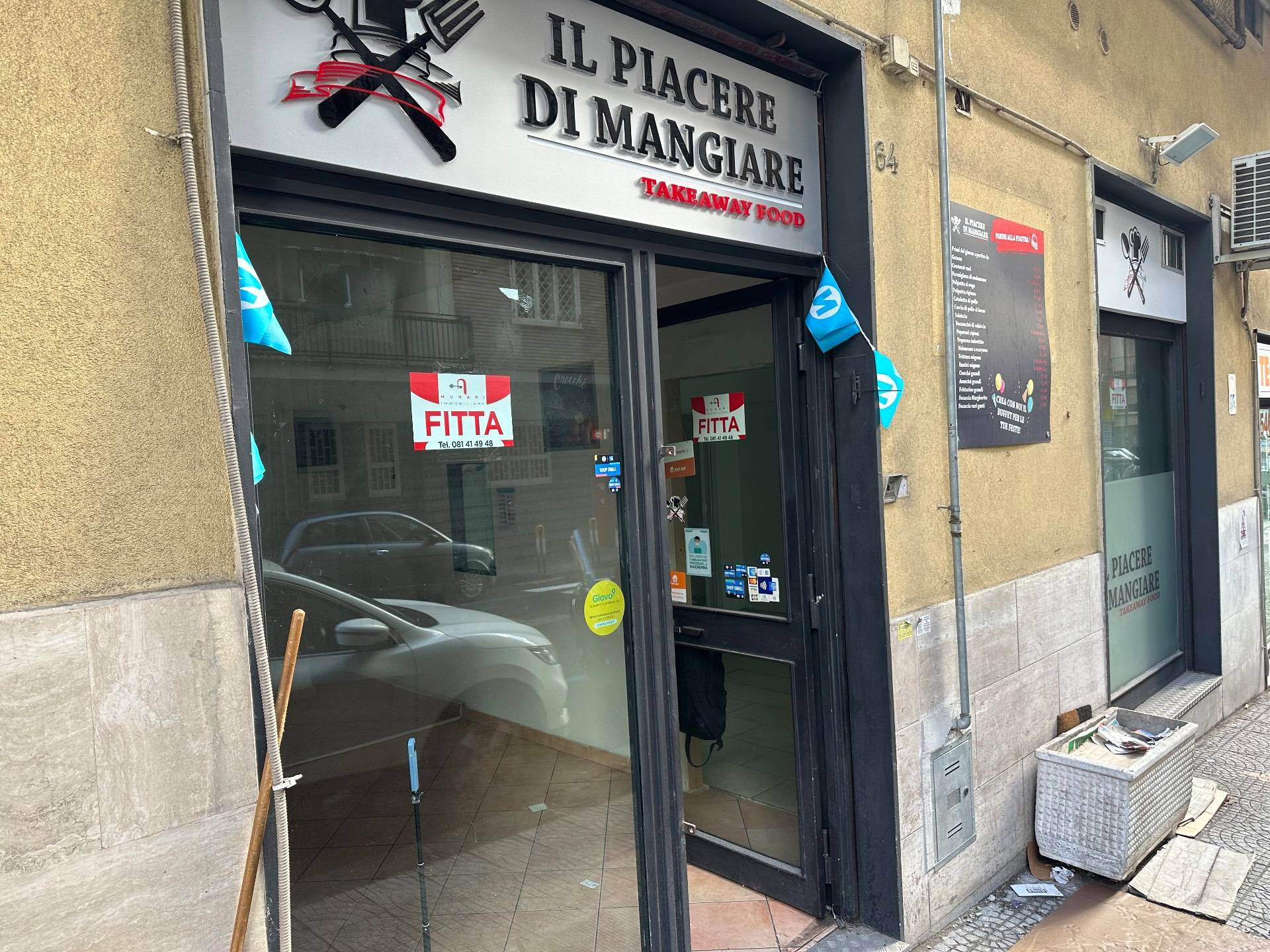 Locale commerciale in affitto a Napoli, Vomero Alto