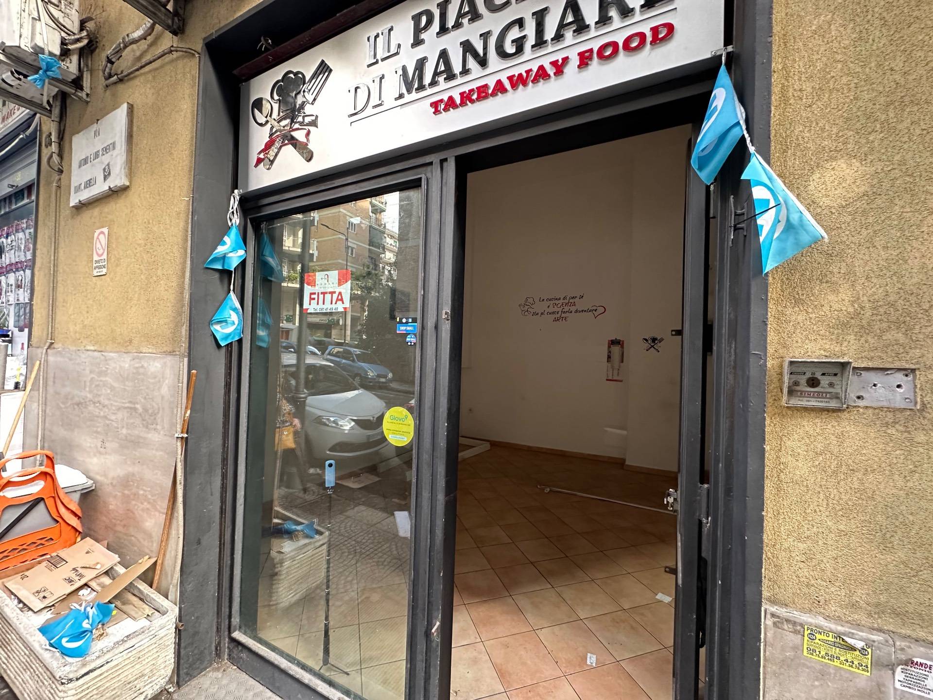 Locale commerciale in affitto a Napoli, Vomero Alto