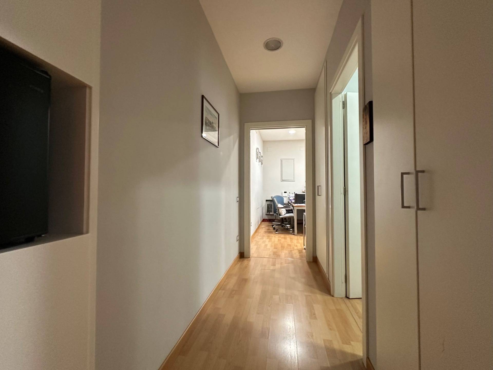 Studio/Ufficio in affitto a Napoli, Vomero