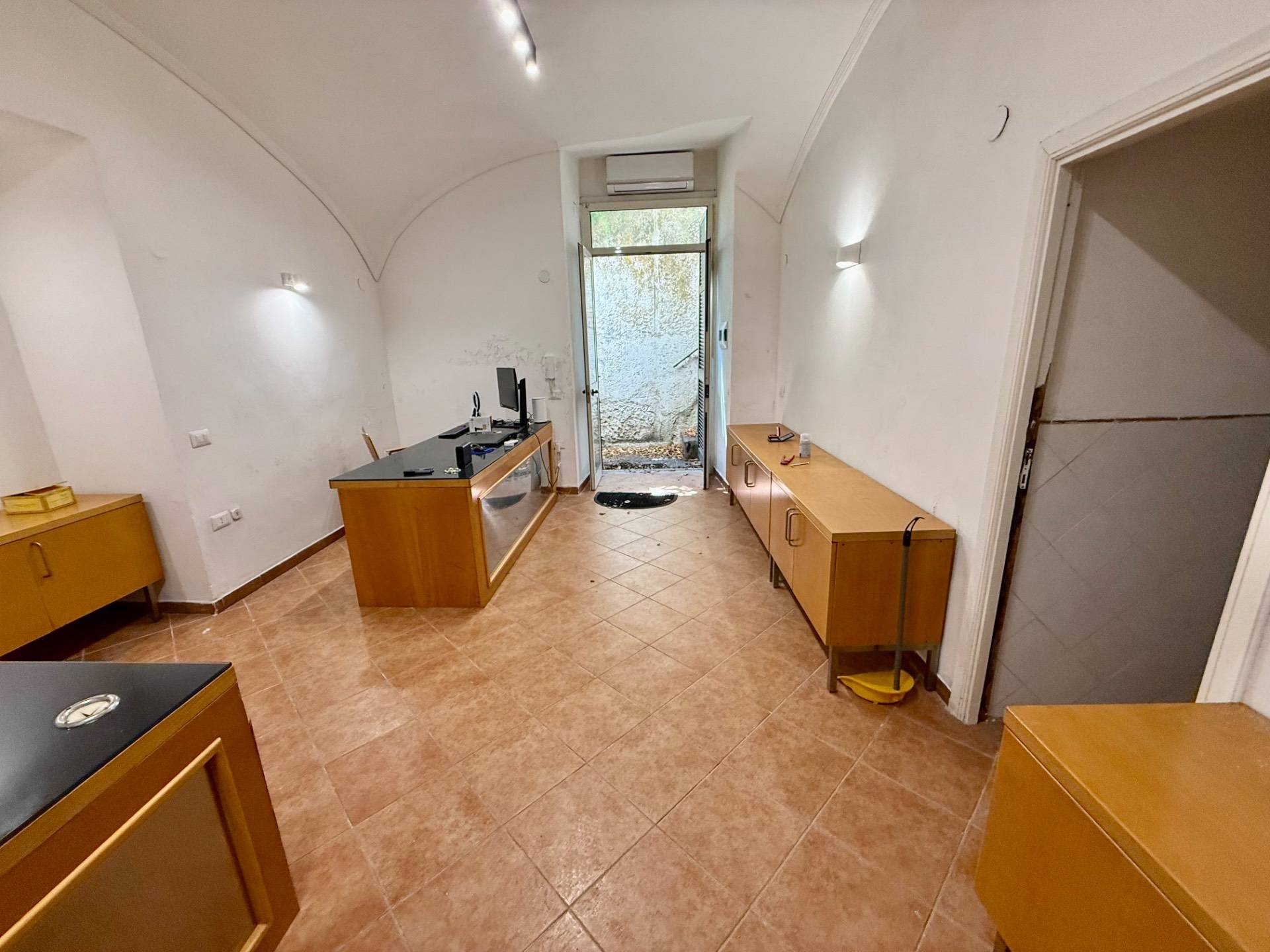 Studio/Ufficio in affitto a Napoli, Vomero