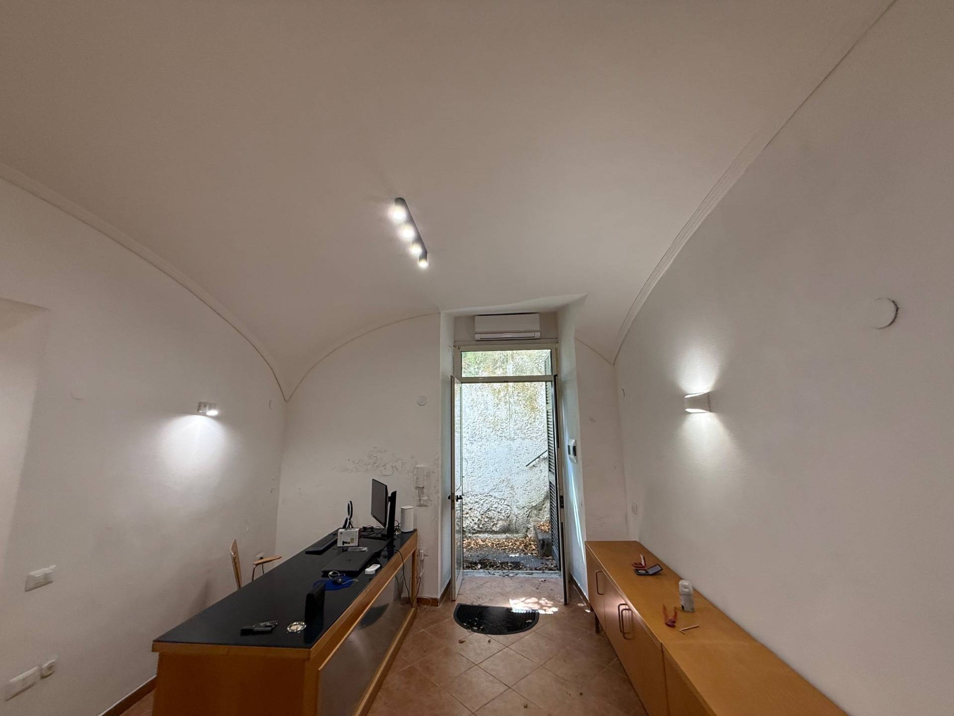 Studio/Ufficio in affitto a Napoli, Vomero
