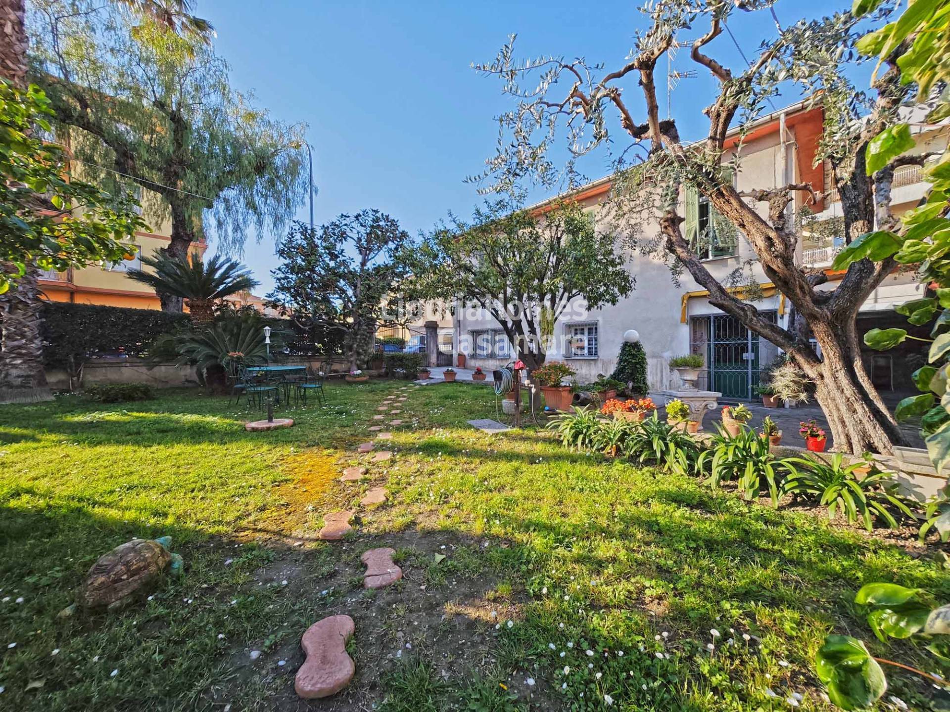 Villa in vendita a Bordighera