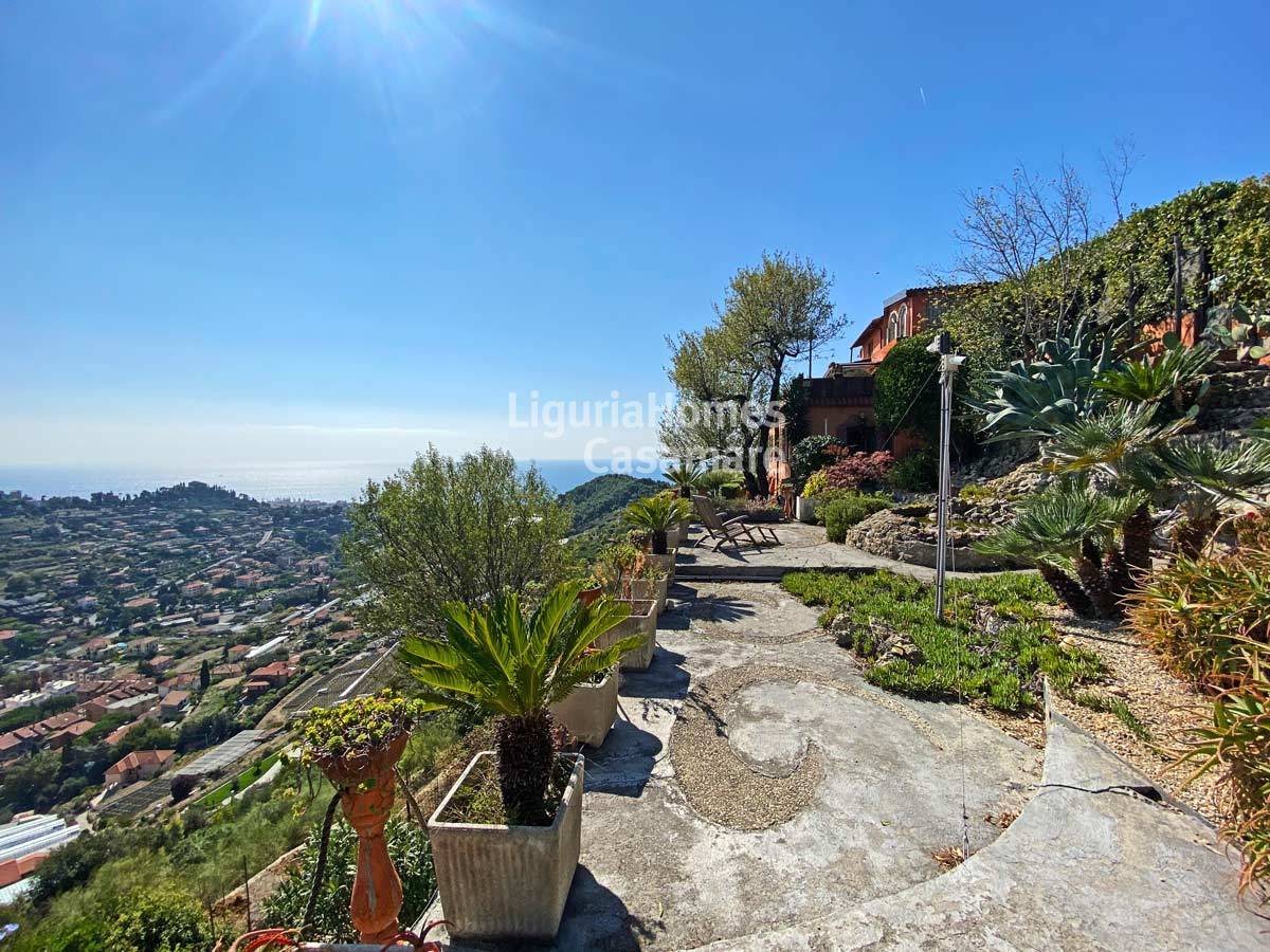 Villa in vendita a Bordighera