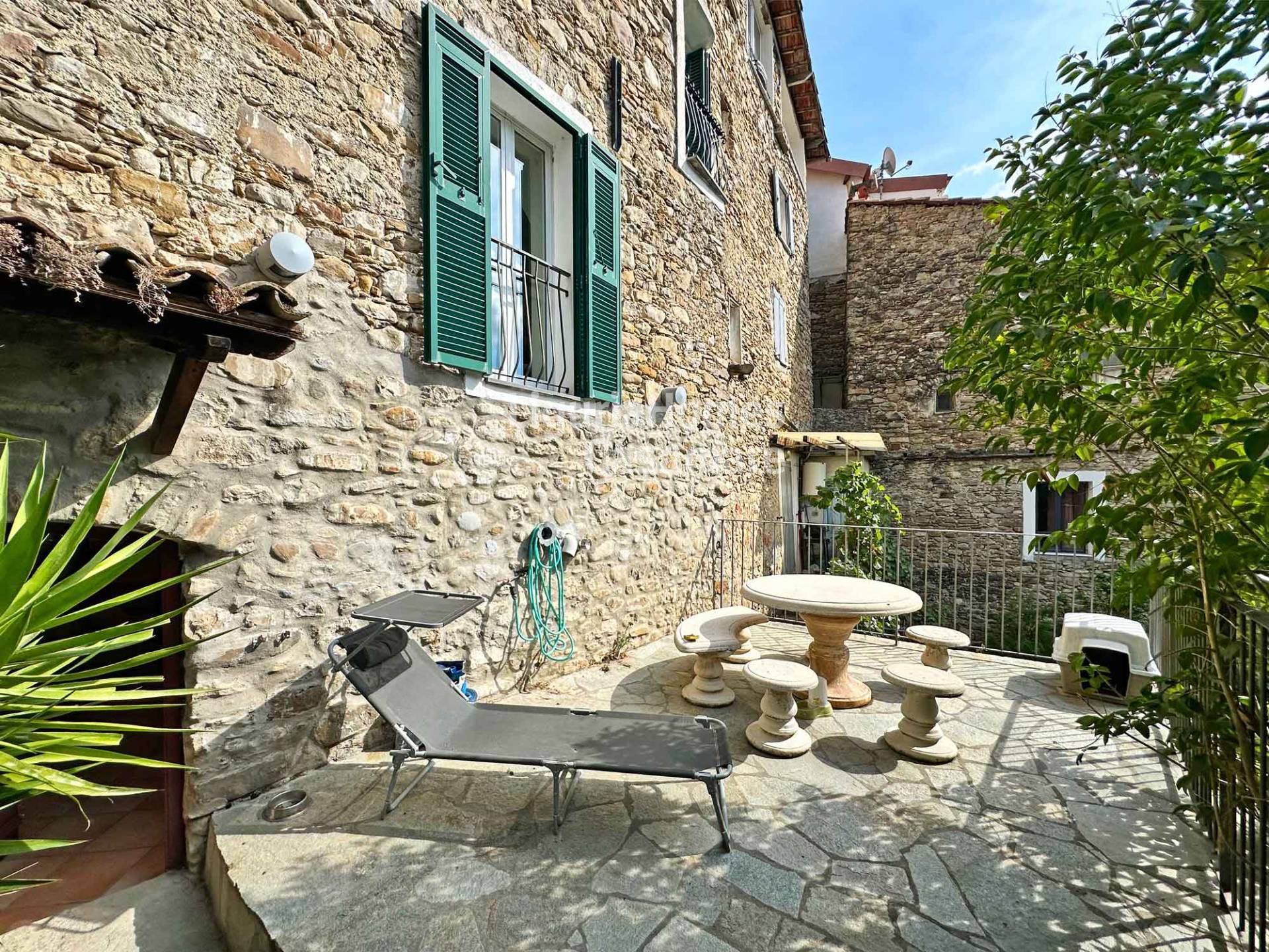 Casa di paese in vendita a Dolceacqua
