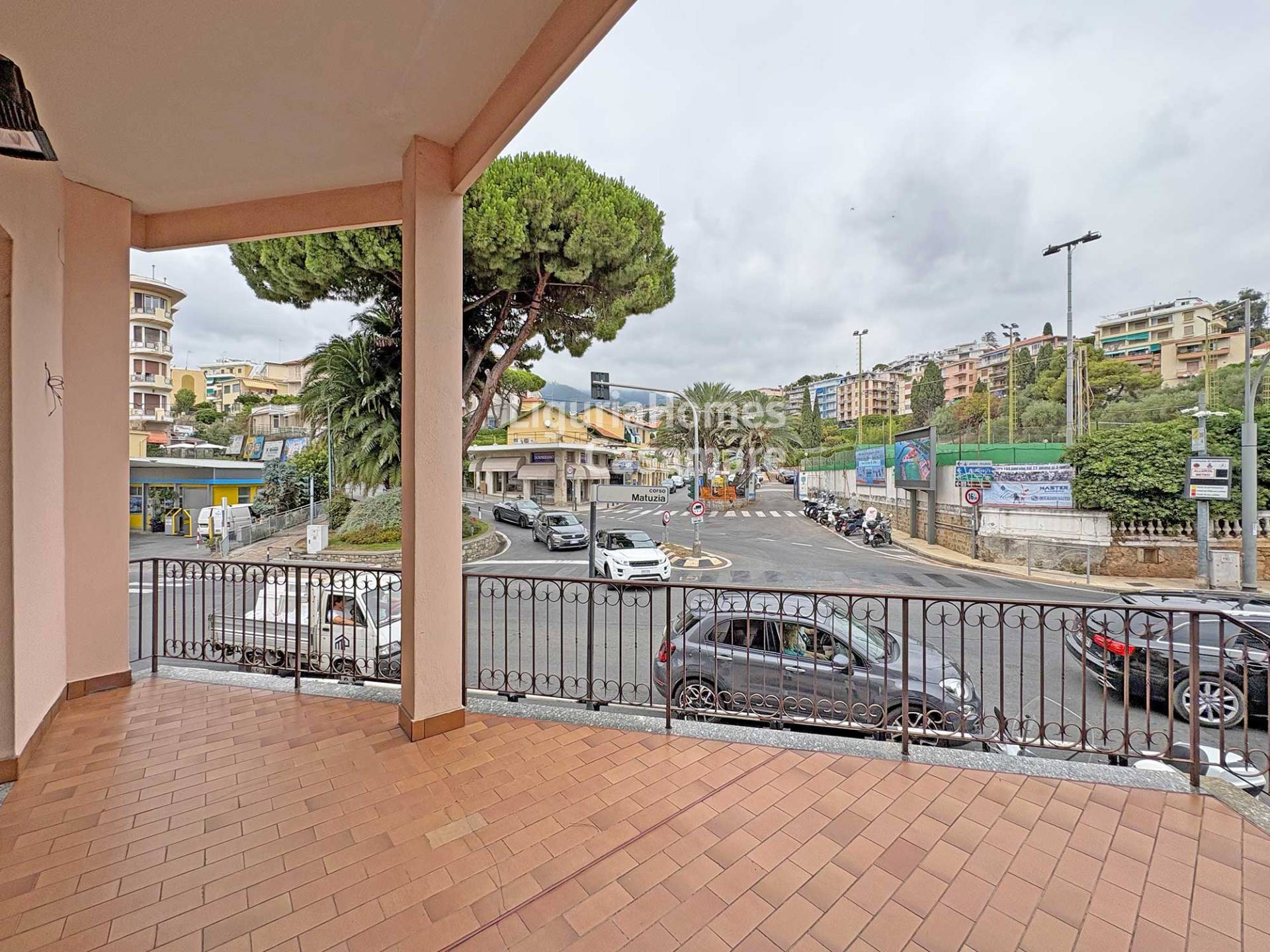 Locale commerciale in vendita a Sanremo