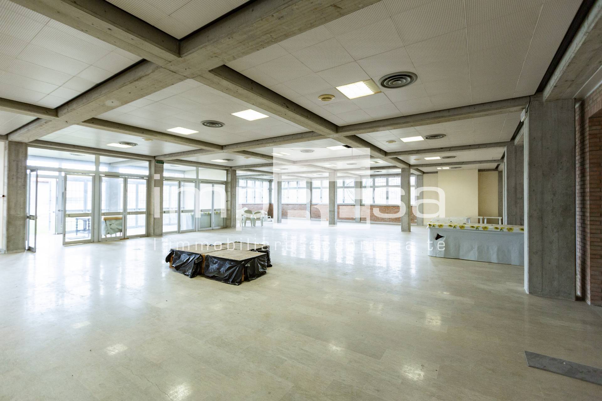 Magazzino in vendita a Pordenone, Torre