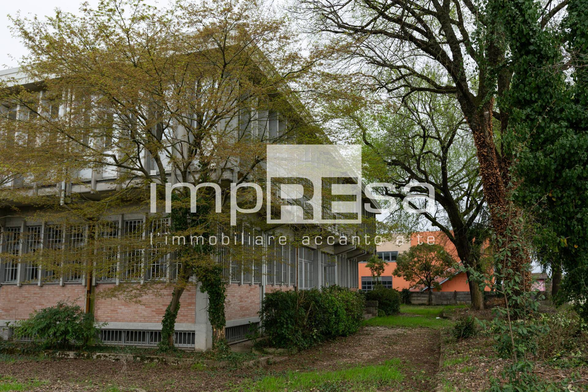 Magazzino in vendita a Pordenone, Torre