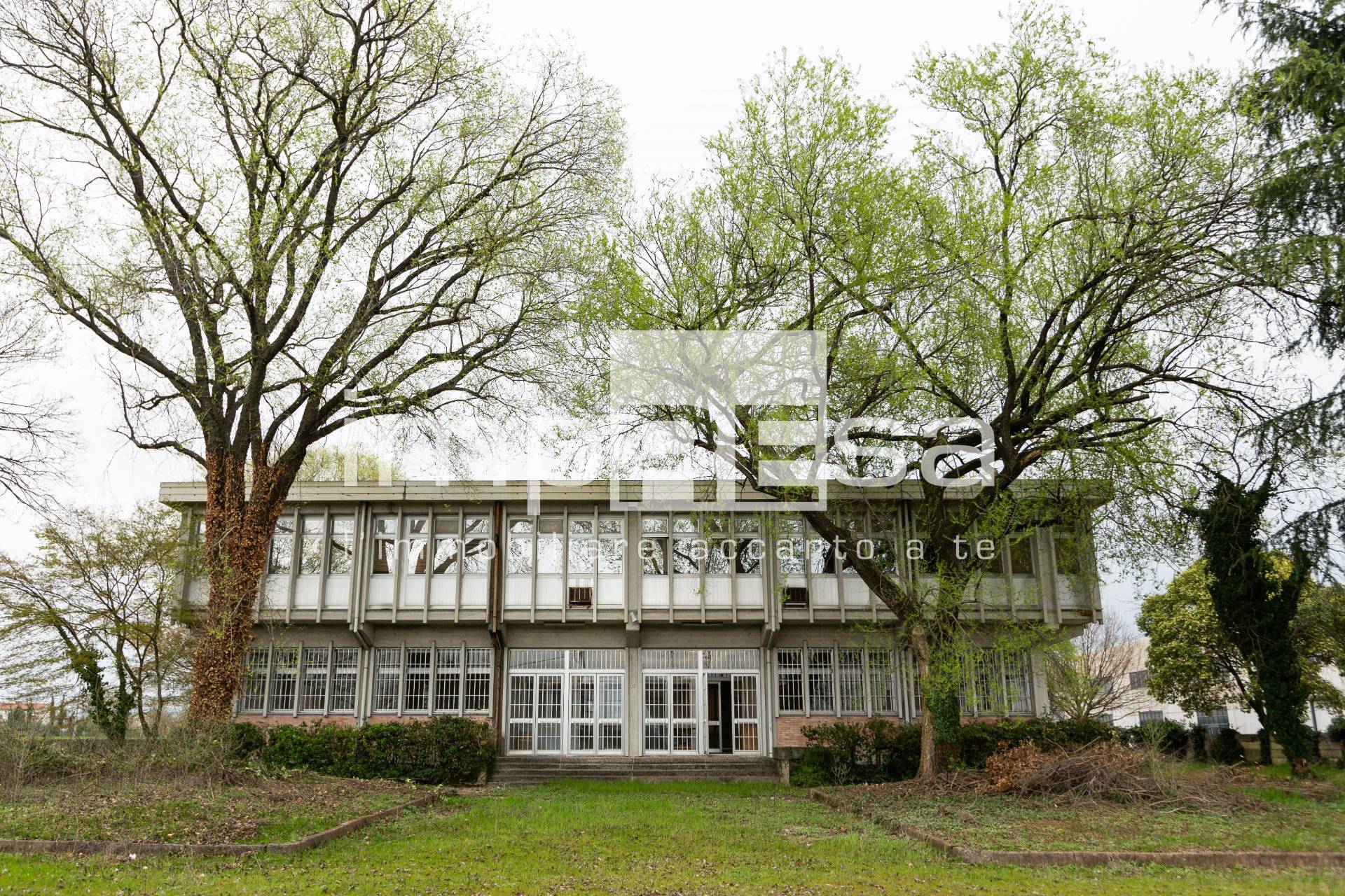 Magazzino in vendita a Pordenone, Torre