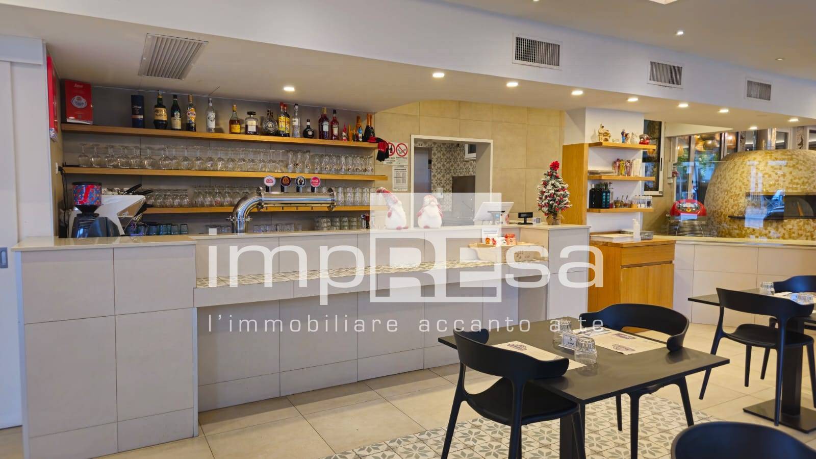 Pizzeria in vendita a Pordenone, Centro