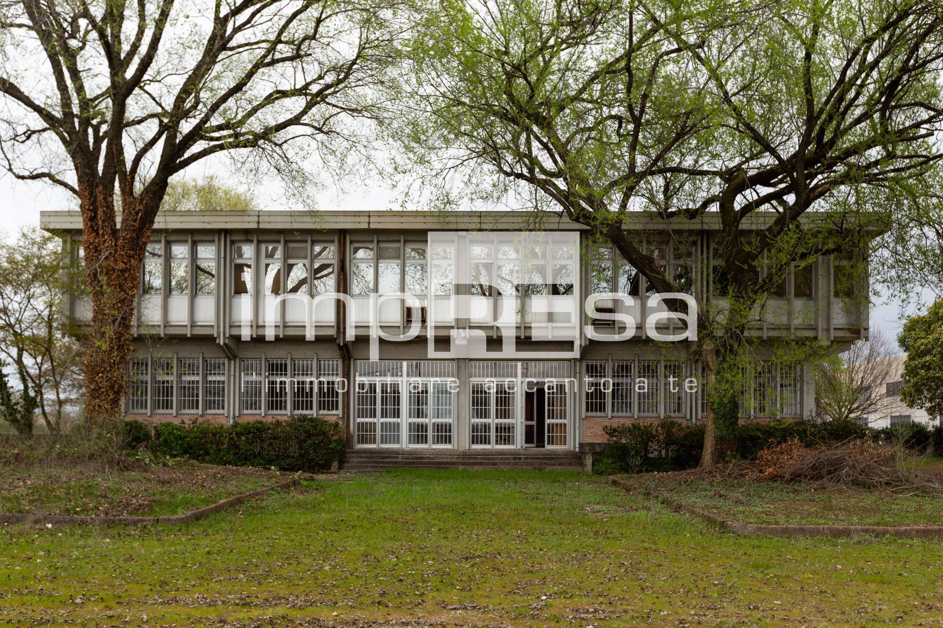 Magazzino in vendita a Pordenone, Torre