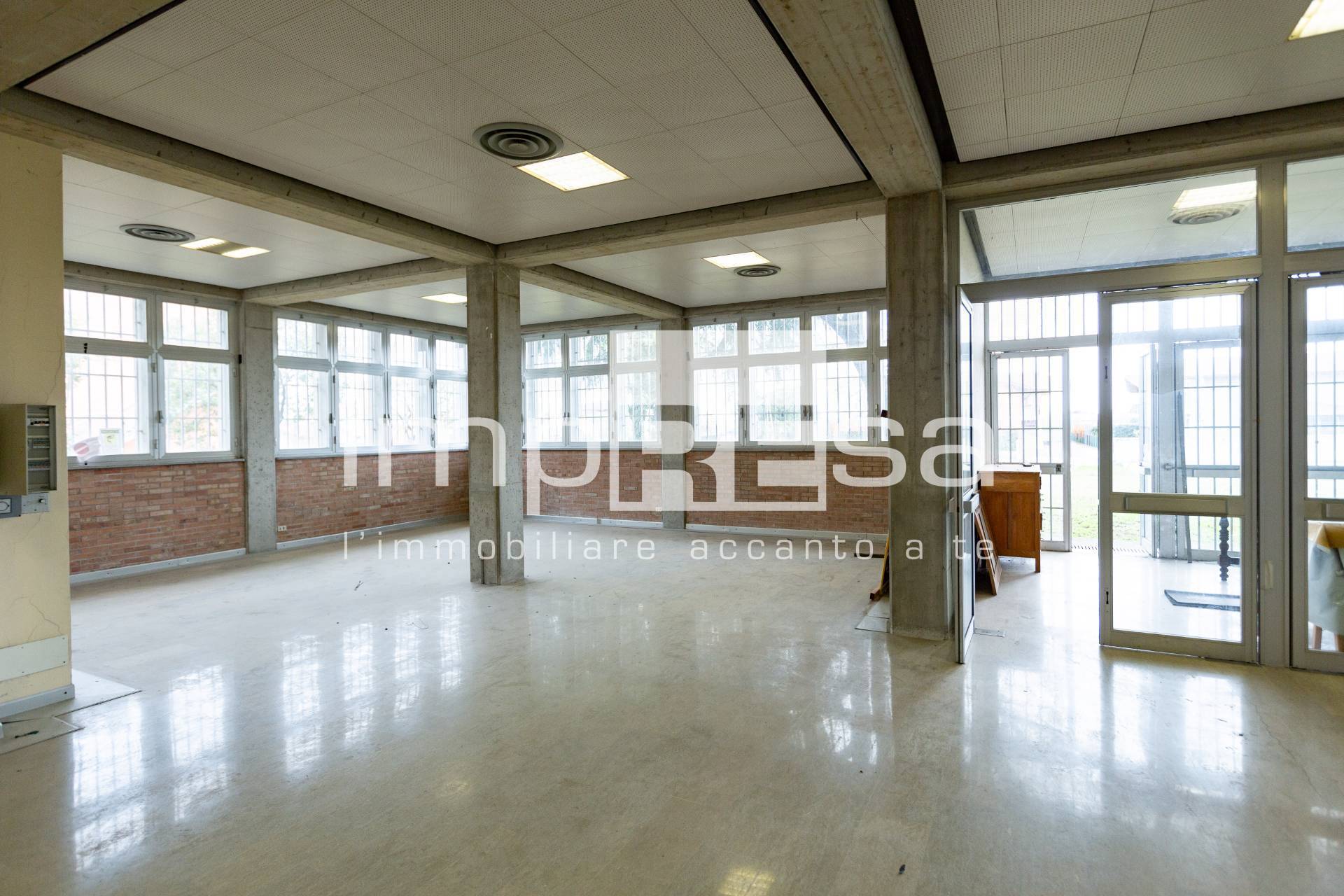 Magazzino in vendita a Pordenone, Torre