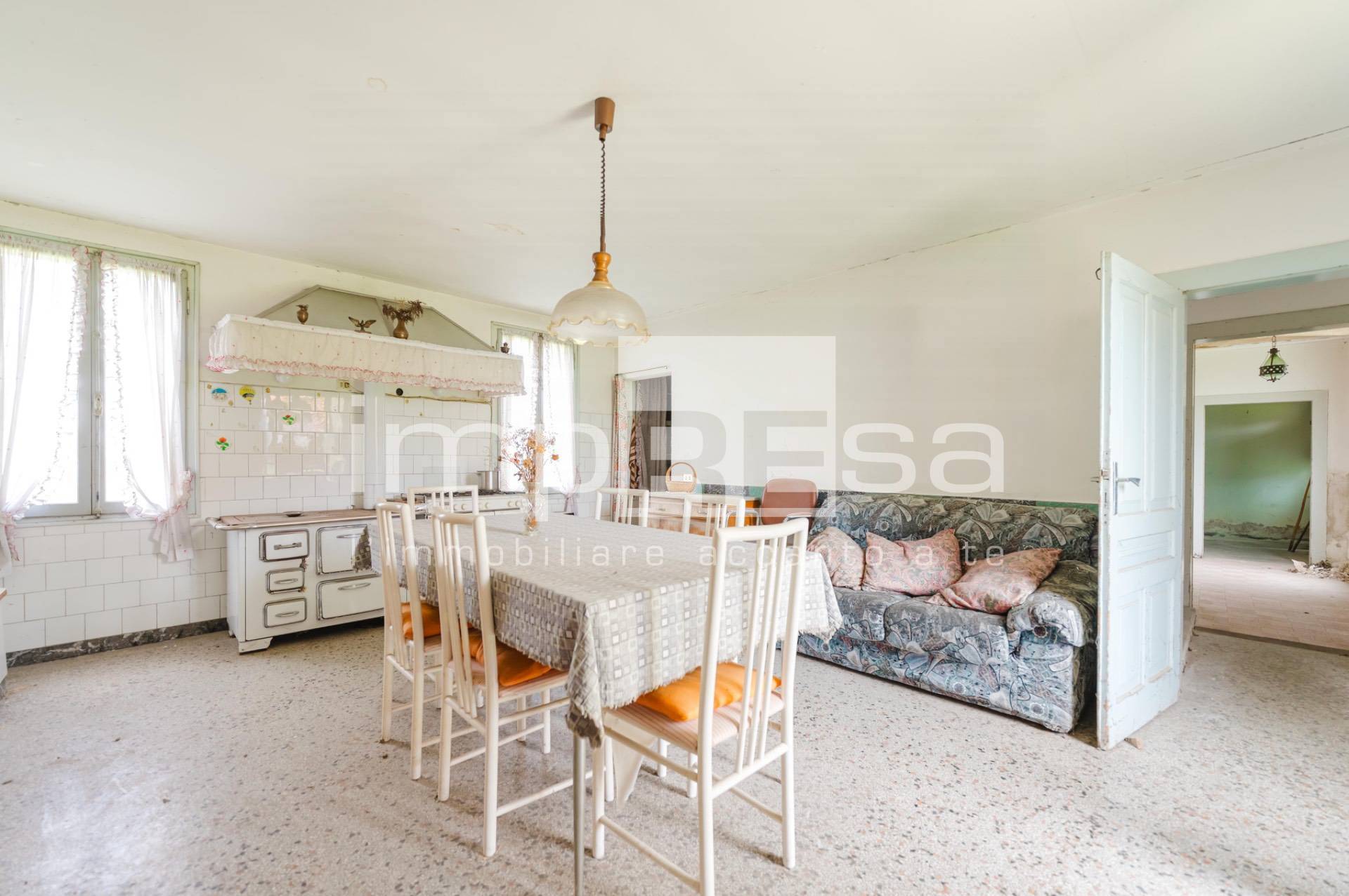 Rustico/Casale in vendita a Fontanafredda