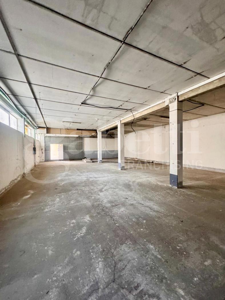 Magazzino in vendita a Cagliari