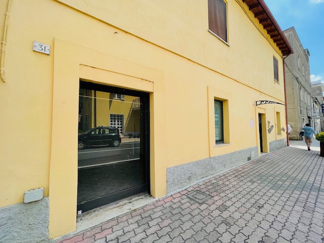 Negozio in vendita a Orte