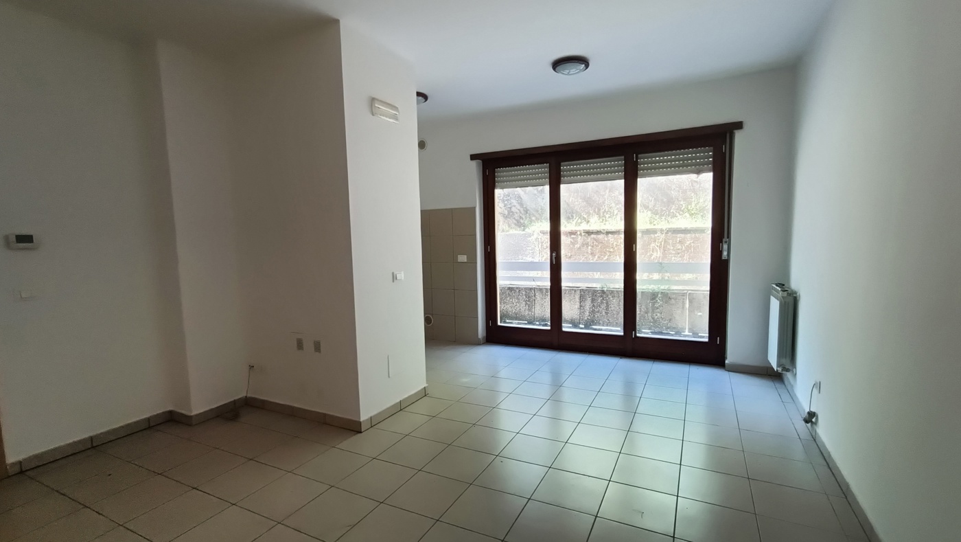 Bilocale con box a Orte