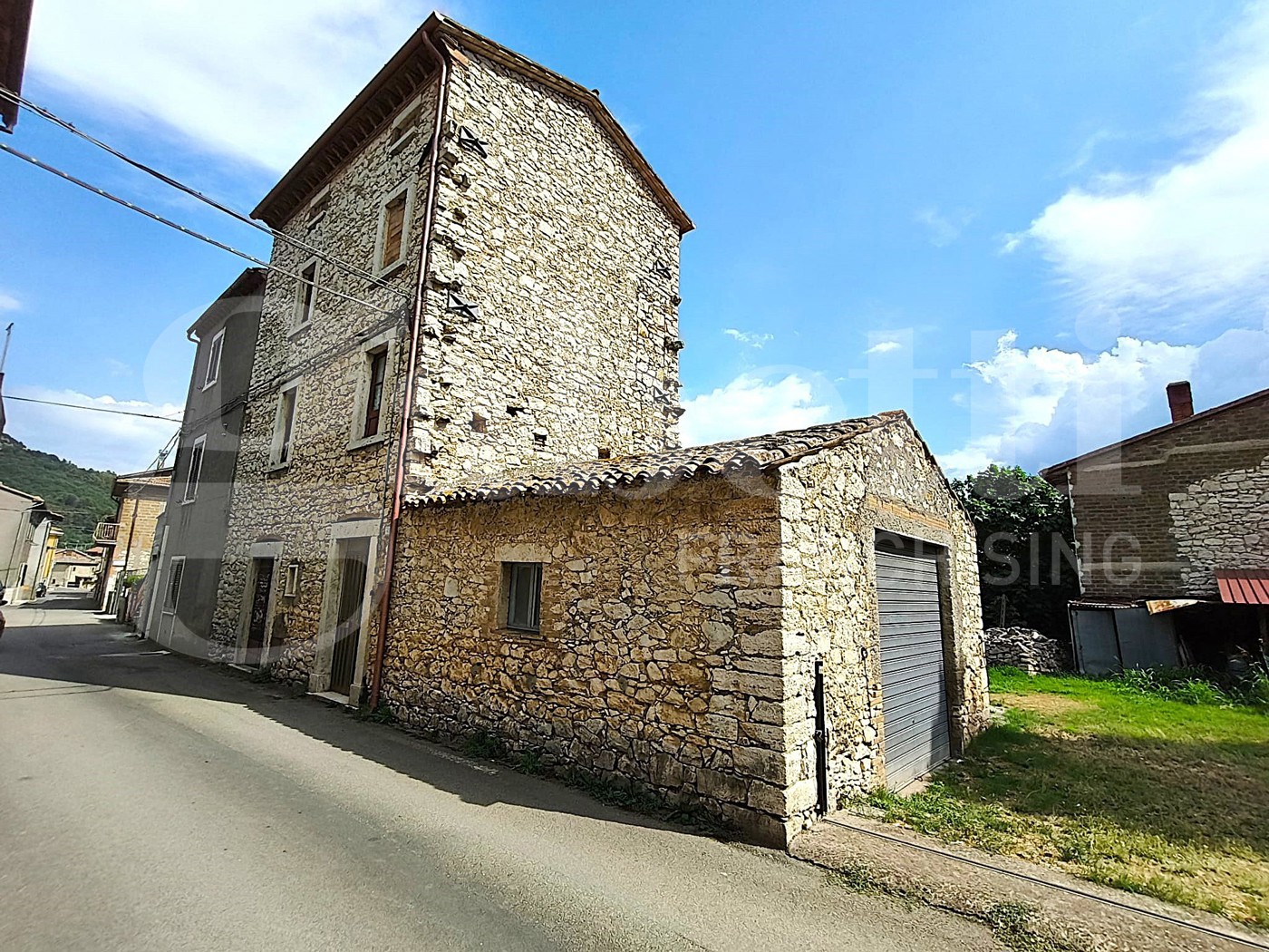 Trilocale da ristrutturare a Guardea