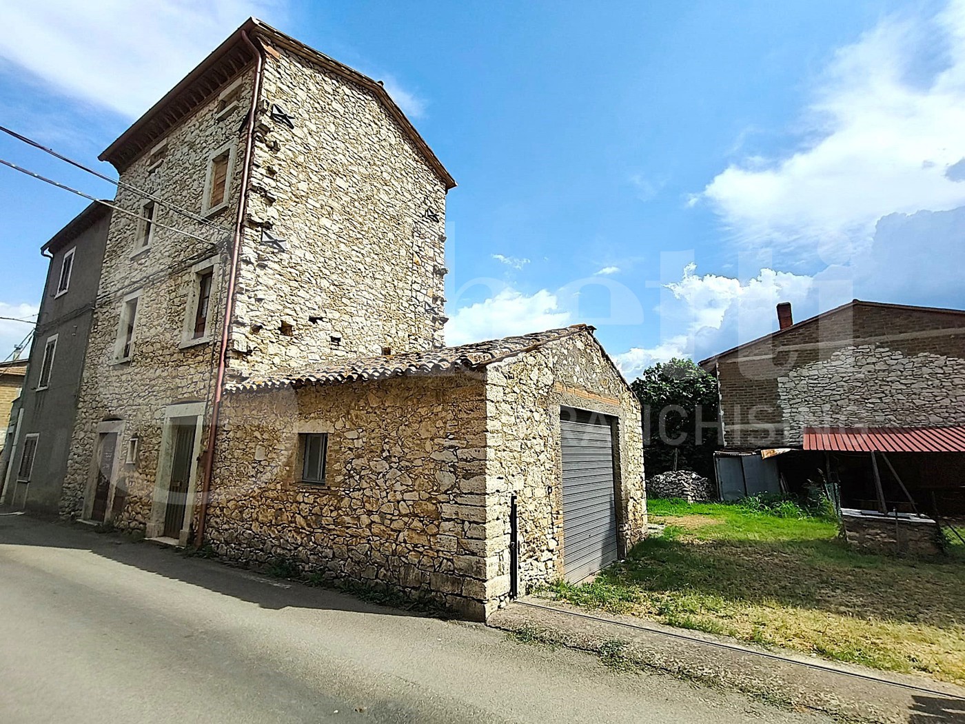 Trilocale da ristrutturare a Guardea