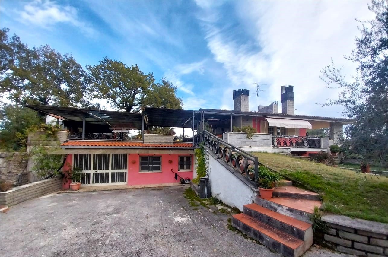 Villa in vendita a Giove